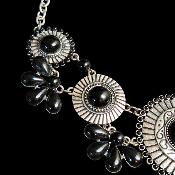 Vintage Silver-Tone Bib Necklace Black Beads Floral Gothic Moody Adjustable - Picture 4 of 10